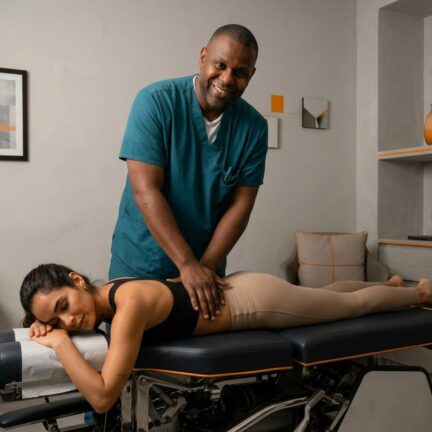 Cuidado espinal integral-Radiografía en sitio y evaluación de la columna vertebral para diagnóstico del cuidado espinal.